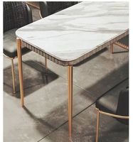 Ensemble de table et chaises de salle à manger en laiton et tweed, style luxe léger et moderne, avec plateau en pierre frittée, écologique, pour usage hôtelier