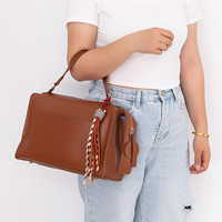 Breloque de téléphone bohème multicolore en corde tressée avec pompon, cordon en nylon, porte-clés à mousqueton, pendentif pour sac à main, pochette ou étui de téléphone