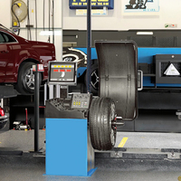Équilibreur de roue de pneu d'atelier automobile certifié CE 0.2kw équipement essentiel pour l'alignement de roue de service de voiture