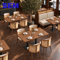 Ensemble de tables et chaises rondes en bois et rotin SEM pour restaurants, hôtels et projets de restaurants de type Hot Pot - Vente en gros