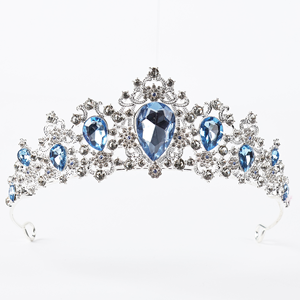Diadème Couronne Vintage Plaqué Or avec Strass et Cristaux, Léger, Accessoire de Cheveux Royal pour Mariage, Concours de Beauté et Fêtes - Product Image 3
