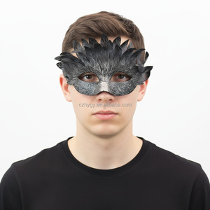 หน้ากากสวมหน้ากากขนนกสีแดงทำจากพลาสติกวาดด้วยมือสำหรับเทศกาลฮาโลวีนที่น่ากลัวของตกแต่งบ้าน - Product Image 6