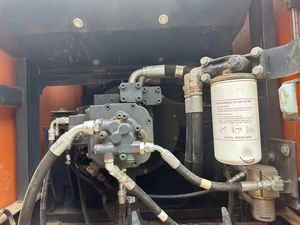 Excavadora de cadenas usada de 21.5 toneladas para movimiento de tierras con martillo hidráulico Doosan DX215, motor Cummins, sistema hidráulico completo KYB - Product Image 4