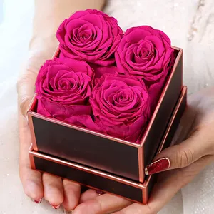 صندوق هدايا زهري عالي الجودة ممتاز مع زهور أبدية