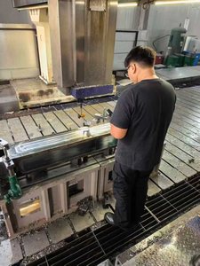 Centro de Mecanizado de Columna Móvil <span class=keywords><strong>con</strong></span> Mesa de 3x12 Metros para Fresado a Gran Escala y Aplicaciones de Corte de Metal de Precisión - Product Image 2