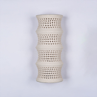 Applique murale LED en céramique Wabi Sabi, base d'ampoule E26, abat-jour blanc creux, applique décorative d'intérieur, lumière ambiante chaude, design européen