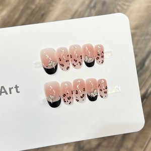 Ensemble de faux <span class=keywords><strong>ongles</strong></span> carrés courts en ABS à motif amande, style stiletto, avec délicates pointes françaises <span class=keywords><strong>pour</strong></span> femmes et adolescentes, application facile - Product Image 3