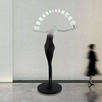 Lampadaire LED de style nordique artistique, sculpture humanoïde, pièce de designer pour hôtels, bureaux de vente, salles d'exposition, figurine humaine