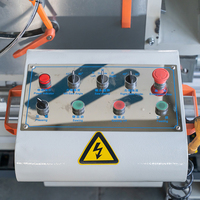 Sierra de doble inglete con pantalla digital y control táctil para perfiles de PVC/UPVC y aluminio de 45 y 90 grados, para muros cortina, de alta precisión
