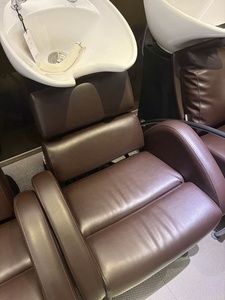 Sillón de Peluquería Moderno con Lavacabezas de Cerámica, Asiento de Cuero PU, Estructura Metálica, Reposapiés Ajustable y Función de Masaje - Duradero y Comercial - Product Image 4