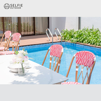 Ensemble de chaises et tables de salle à manger d'extérieur de luxe pour villa moderne, avec structure en aluminium et rotin PE, pour cour et chambre