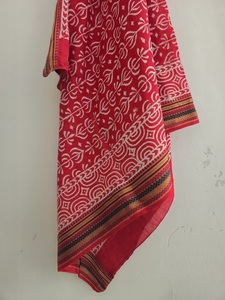 Paréo Sarong en Coton Imprimé à la Main de Qualité Supérieure, Écharpe Florale, Stole et Dupatta Doux, Légers et Écologiques pour la Plage - Product Image 5