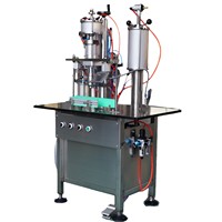 Machine de remplissage et de scellage pour aérosols, pulvérisateurs et désodorisants en bombe