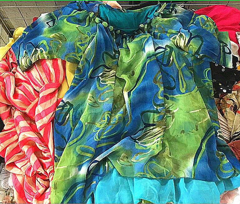 Factory Wholesale Second Hand Summer Clothes Used Ladies Silk Dress Women Clothing
