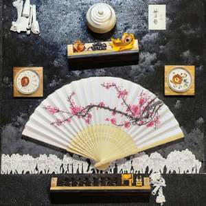 Éventail japonais en satin blanc à motif floral, cadre en bambou, art populaire sculpté, souvenirs de mariage – I AM YOUR FANS - Product Image 3