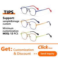 Monture de lunettes tendance rétro bicolore, légère et confortable, avec détails métalliques originaux