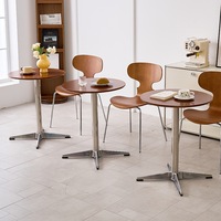 Table à manger compacte chic en bois minimaliste classique avec plateau en panneau de densité et pieds en métal pour café, bistrot, bar, restaurant
