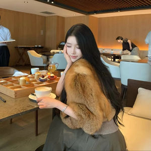 Popolare giacca di <span class=keywords><strong>pelliccia</strong></span> di volpe rossa a maniche corte alla moda a buon mercato con scollo a V di dimensioni personalizzate <span class=keywords><strong>per</strong></span> le signore - Product Image 1