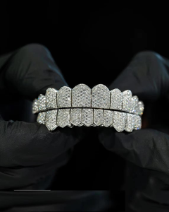 Grilles dentaires en diamant de laboratoire pour hommes et femmes, bijoux de sourire contemporains, conçus pour des looks audacieux et un style confiant - Product Image 6