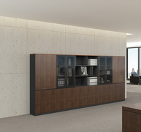 Meuble de rangement modulaire à profil bas pour bureau, bibliothèque avec portes en verre trempé et étagères ouvertes pour espace de travail commercial