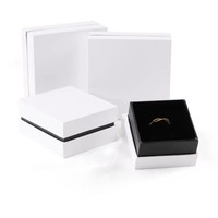 Vente en gros Stock Boîte à bijoux vide écologique blanc rigide haut de gamme avec logo personnalisé Boucle d'oreille en carton Mini collier de luxe en papier
