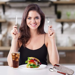 Ensemble de couverts réutilisables en acier inoxydable avec manche en bois pour le camping, comprenant cuillères, fourchettes et couteaux - Product Image 5