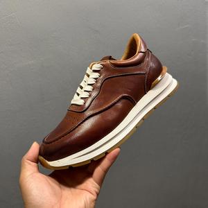 Baskets sportives en cuir marron délavé pour hommes, faites à la main, décontractées, à lacets, confortables, antidérapantes, légères, style streetwear, printemps - Product Image 1