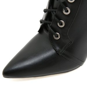 Bottines à talons aiguilles sexy style punk avec rivets pour femmes, à bout pointu et bride, tendance automne-hiver 2024 - Product Image 2