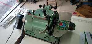Utilisé Merrow MG-3U Brassard Machine À Coudre à Grande Vitesse de <span class=keywords><strong>Bras</strong></span> Badge Machine À Coudre Bon État - Product Image 4