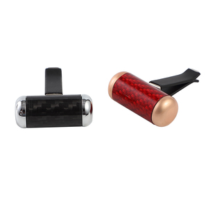 Diffuseur de parfum de luxe pour voiture avec clip de ventilation en fibre de carbone rechargeable, impression de logo sur boîte cadeau magnétique haut de gamme - Product Image 6