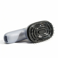 Masseur électrique du cuir chevelu à lumière rouge amélioré, peigne de massage portable pour la tête avec atomisation d'huile capillaire pour la maison