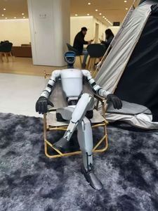 Robot Comercial Inteligente Unitree G1 Edu con Guía Asistida por IA, Análisis de Datos Empresariales y Módulos Expandibles - Product Image 2