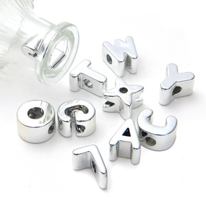 Abalorios de Acrílico con Agujero Grande Letras Plateadas para Zapatos Cuentas Digitales Casuales Colgante Hecho a Mano DIY del Alfabeto - Product Image 5