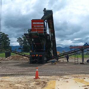 Concasseur de béton mobile sur roues de 150 t/h utilisé pour le traitement des déchets de construction en Colombie - Product Image 3