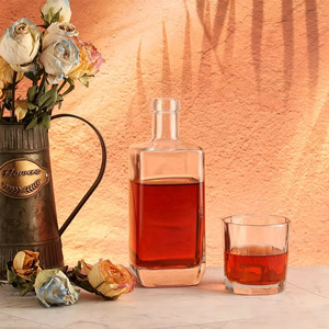 Bottiglia Classica per Liquori 500ml, Bottiglia in Vetro Vuota per Whisky con Materiale Riciclabile di Alta Qualità - Product Image 1