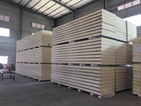 Panneaux isolants en PU pour entrepôts frigorifiques avec revêtement protecteur blanc pour la construction de chambres froide modulaires et de congélateurs.