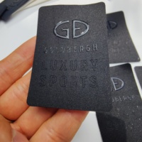 Logo de marque personnalisé en relief 3D Etiquette en silicone et caoutchouc 3D Etiquette embossée pour vêtement