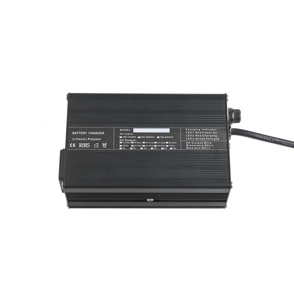 Individuelles Batterieladerkabel 120 W Serie Aluminiumlegierung Gehäuse Golfwagen-Batterie-Power-Adapter