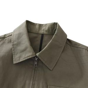 En gros, Veste unisexe vintage verte déstructurée avec décoration de quincaillerie, coupe-vent à col montant, style niche, pour homme - Product Image 3