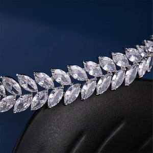 महिलाओं की शादी की सालगिरह के लिए क्यूबिक जिरकॉन पत्ती के फूल डिजाइन के साथ फैशन लक्जरी ब्राइडल टियारा - Product Image 3