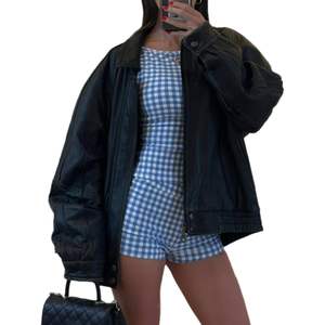 ชุดเซ็ต 2 ชิ้นลายสก็อตสำหรับผู้หญิง รุ่นคัสตอม 2026 เสื้อครอปแขนสั้นและกางเกงขาสั้น ชุดลำลองสำหรับฤดูใบไม้ผลิและฤดูร้อน พร้อมดีเทลซิป - Product Image 3