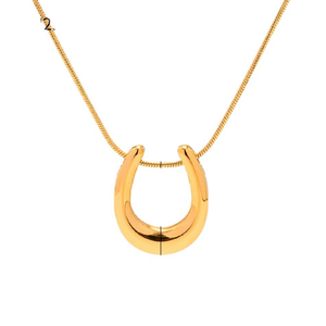Vente en gros de colliers à pendentifs personnalisés pour sabots de chevaux colliers à pendentifs en forme de U plaqués or 18 carats - Product Image 1