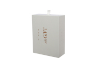 Échantillon gratuit Boîte de papier rigide ondulé de qualité supérieure avec logo personnalisé Boîte cadeau carrée imprimée UV pour les bijoux et l'emballage de sérum pour les soins de la peau
