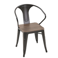 Meubles de jardin au design moderne, chaises de patio en plastique et bois, meubles d'extérieur vintage, tables d'extérieur en métal, chaise de restaurant de patio