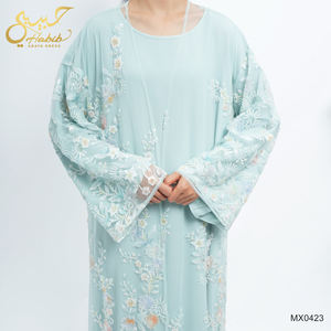 工場直送の豪華なドバイアバヤ、女性用、花柄刺繍、光沢のあるオーガンザ、控えめながらゴージャスな着物、イードの伝統的なイスラム教徒の服装 - Product Image 2