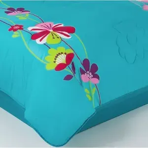 Juego de Edredón Brix de 8 Piezas con Apliques Florales Bordados, Edredón Moderno para el Hogar - Product Image 1