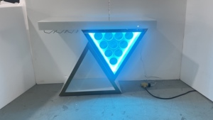 Bar à <span class=keywords><strong>vin</strong></span> au design triangulaire avec porte-gobelets, emplacements pour bouteilles et rangement ouvert - Product Image 2