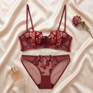 Conjunto de lencería sexy transparente de encaje rojo para mujer al por mayor, sujetador y bragas cómodos de talla grande, lencería elegante. - Product Image 4