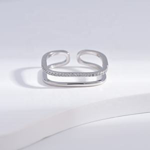 แหวนเงินแท้ 925 รูปทรงสี่เหลี่ยม ดีไซน์เก๋ แฟชั่นสำหรับผู้หญิง ประดับเพชรซิคอน หนา ทรงฮิปฮอป ชุบทอง รูปทรงเรขาคณิต ราคาโรงงาน - Product Image 1