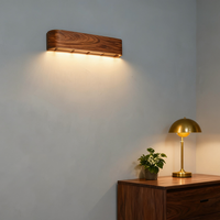 Porte-manteau mural en bois massif naturel avec éclairage LED et crochets porte-clés